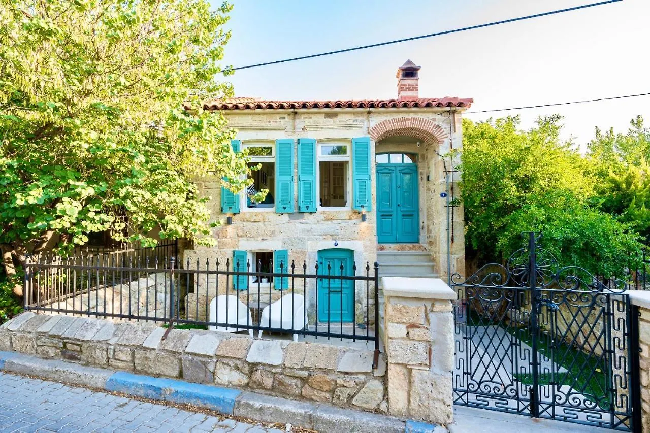 Miniq Homes 102 - Historical Stone House With Garden Cinema Foça