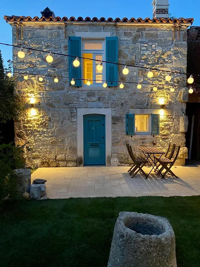 Casa vacanze Miniq Homes 102 - Historical Stone House With Garden Cinema Foça
